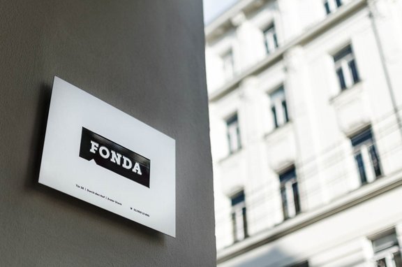 FONDA Schild Fonda Schild Neubaugasse